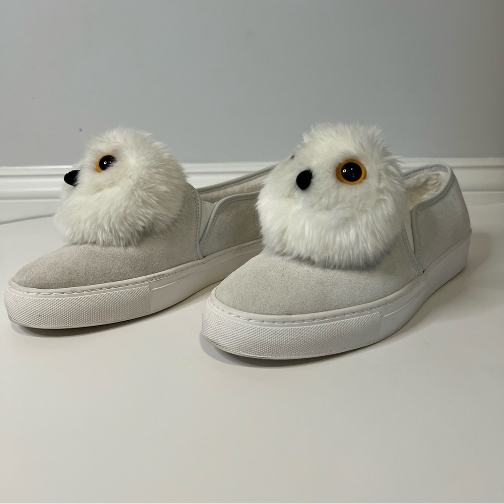 Katy Perry Women's White Suede Slip On Sneakers Owl Pom Pom Accents Size 8.5 - Picture 2 of 8